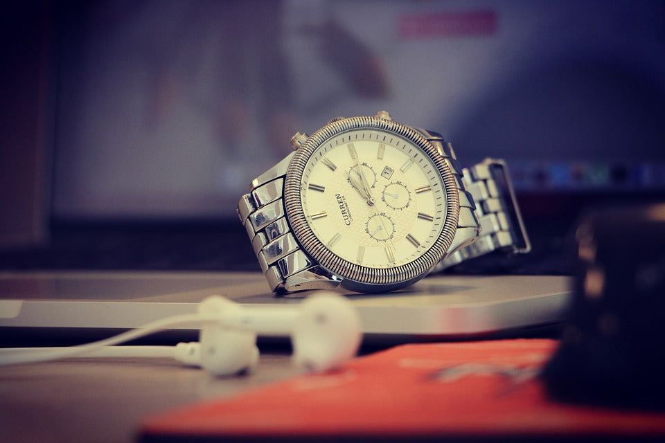 How to use the chronograph of a watch?